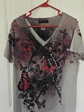 V-Neck Butterfly Graphic Tee - Gray with Red Accents by Appearance Abounds